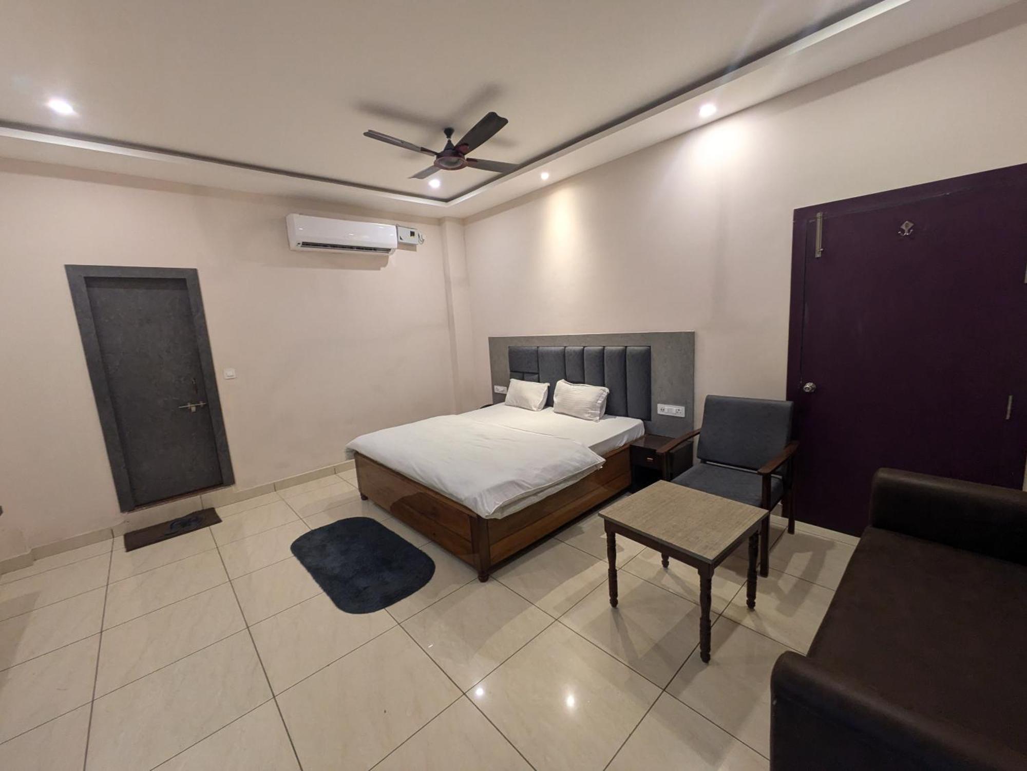 Kishori Vatika Hotell Ramnagar  Exteriör bild