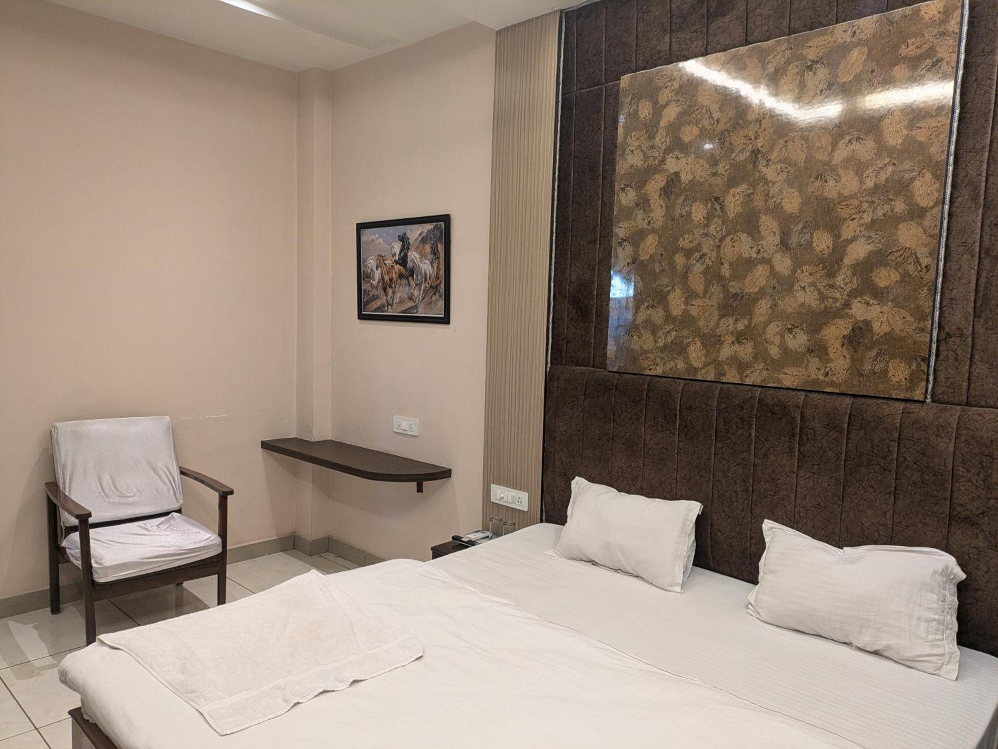 Kishori Vatika Hotell Ramnagar  Exteriör bild
